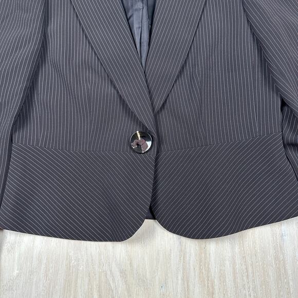 Tahari Pin Stripe Classic Office Business Career One Button Blazer Jacket 12 - Picture 5 of 15